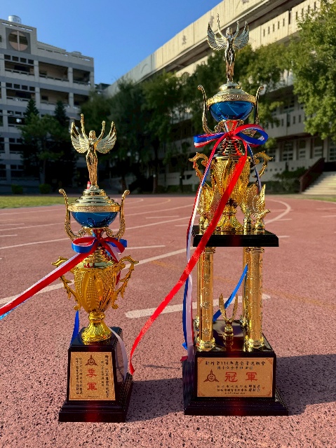 一張含有 戶外, 雕像, 地面, 建築 的圖片

AI 產生的內容可能不正確。