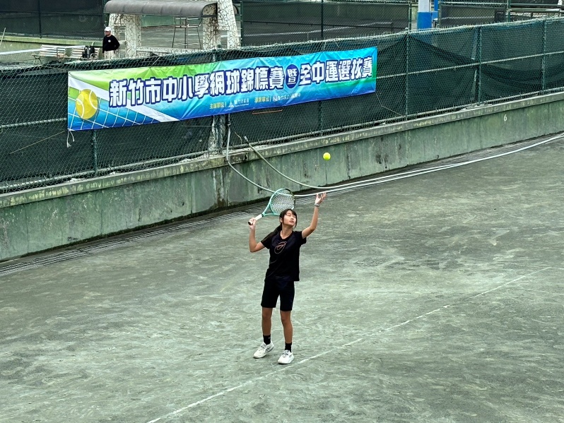 一張含有 體育, 網球, 戶外, 運動游戲 的圖片
AI 產生的內容可能不正確。